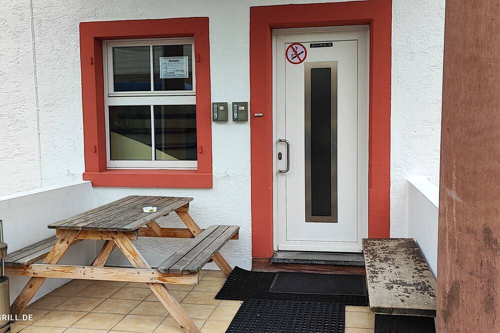 Monteur- Ferienhaus 310m² mit 21 Einzelbetten  3 Bädern Parkplatz Wlan Grill Tv in Veitshöchheim, Fränkisches Weinland