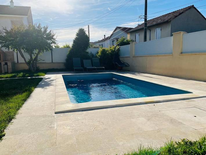 Location de vacances pour 11 personnes, avec piscine et terrasse à Bourg-lès-Valence