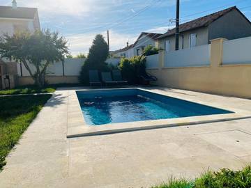 Location de vacances pour 11 personnes, avec piscine et terrasse à Bourg-lès-Valence