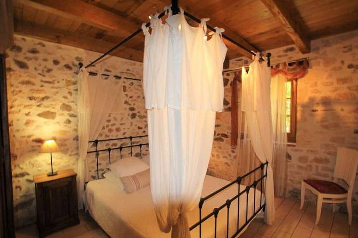 Gîte pour 4 personnes, avec Terrasse et Jardin à Biron - 2