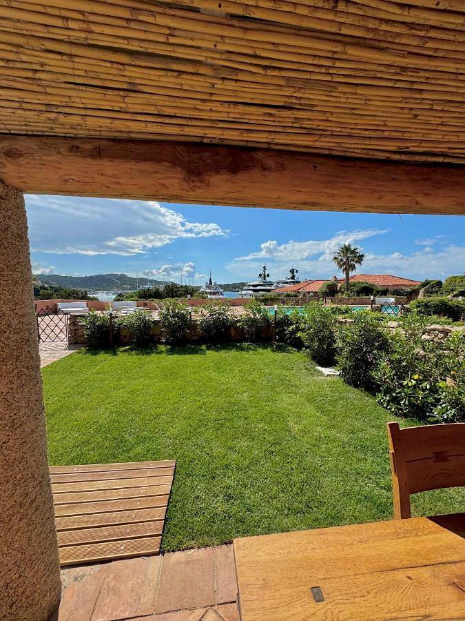 Appartamento per 6 persone, con Terrazza e Giardino nonché Piscina e Panorama a Porto Cervo