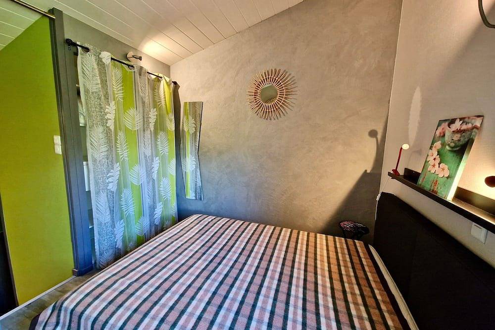 Appartement entier, Appartement au calme à 50 m d'une rivière avec terrasse privée in Vieille-Brioude, Parc Naturel Régional Livradois-Forez