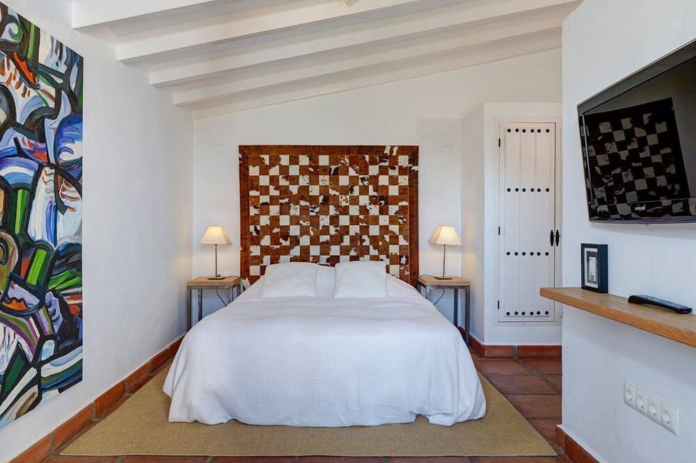 Blanco De Caza - Tres Habitaciones Villa, Capacidad 6 in Canillas de Aceituno, Provincia de Málaga