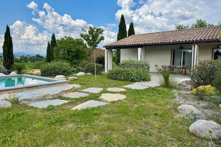 Gîte pour 8 personnes, avec jardin et terrasse, animaux acceptés