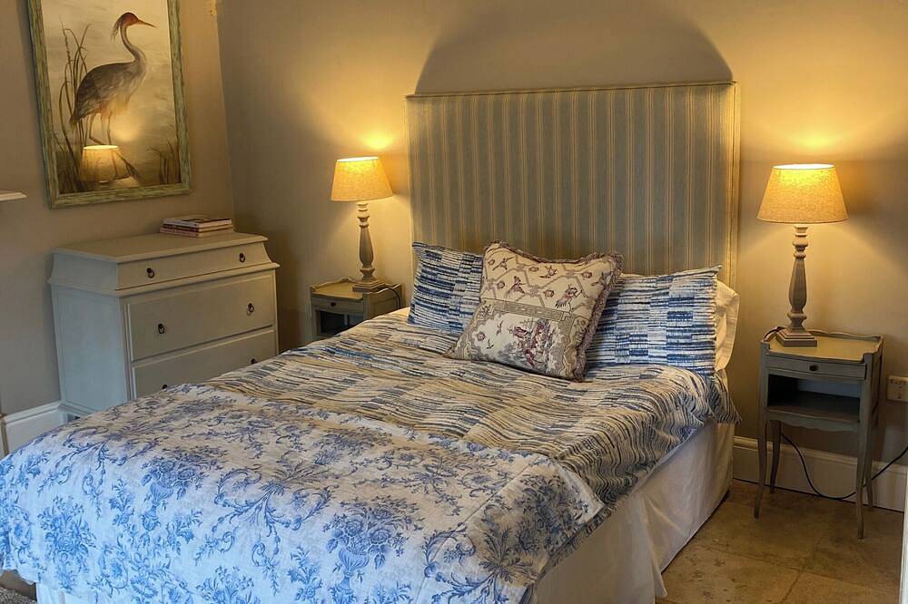 3 Bed House in Kildare, Sleeps 9 with Parking in County Kildare