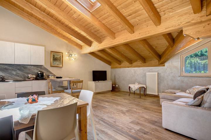 Hel lejlighed, Apartment 'Civico 60' with Mountain View, Private Terrace and Wi-Fi in Variney-Chez Roncoz, Comune di Gignod