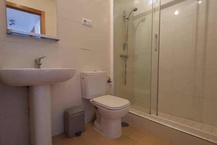 Apartamento entero, Terraza para tomar el sol - Apartamento de 5 camas - Gran terraza y vistas a la montaña con seguridad las 24 horas in Alhama de Murcia, Interior de Murcia