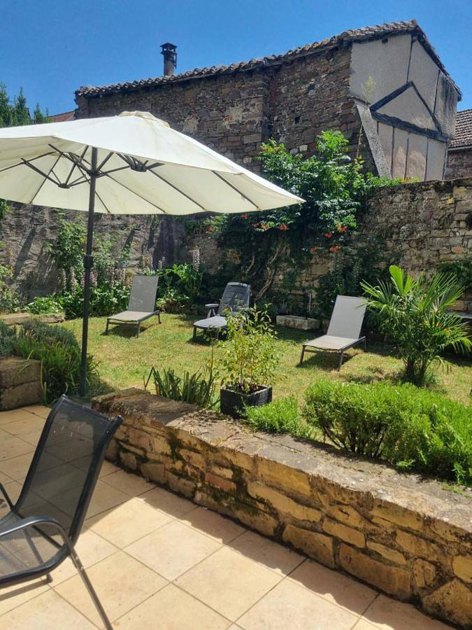 Location de vacances pour 10 personnes, avec Balcon ainsi que Terrasse et Jardin à Monestiés - 2