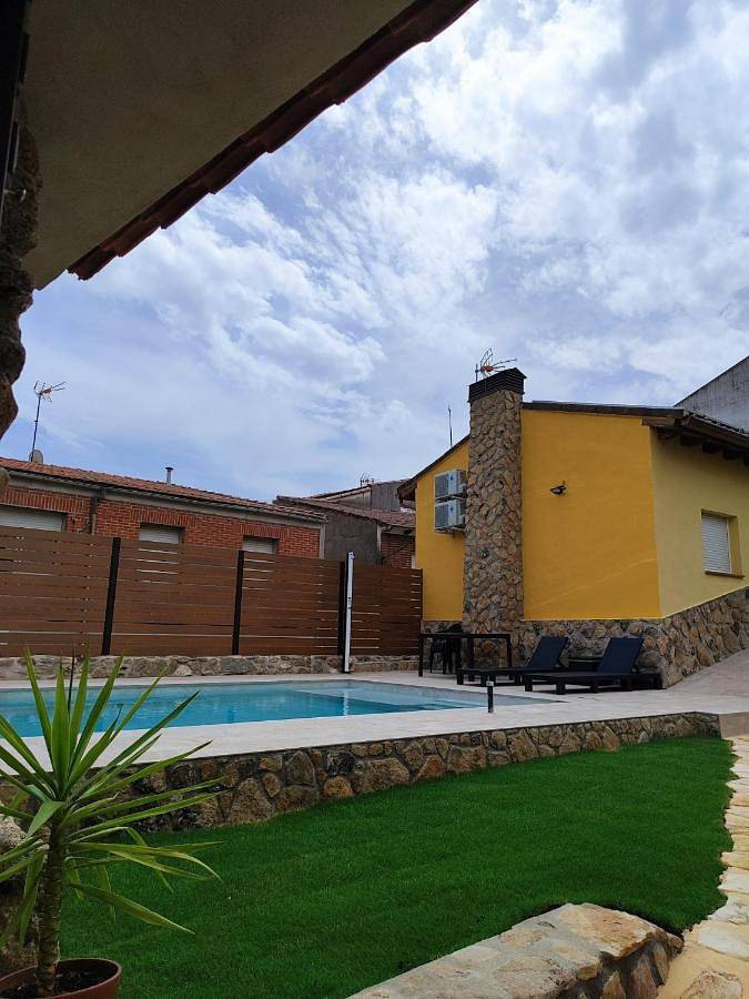 Casa rural para 8 personas, con vistas además de piscina y jardín en Sierra de San Vicente - 2