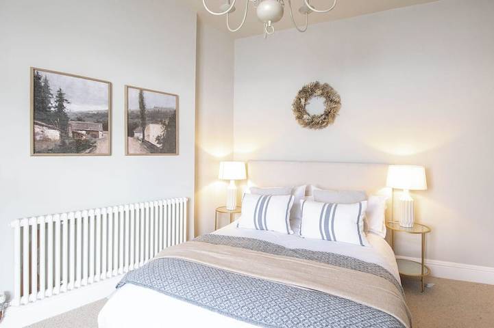 Luxury Cardiff Townhouse, 5 bedrooms, sleeps up to 12 guests in Cardiff, Cardiff region