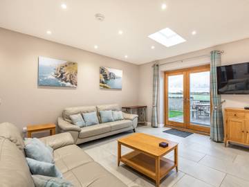 Holiday Home for 4 People in Isle of Anglesey, North-Wales, Photo 2