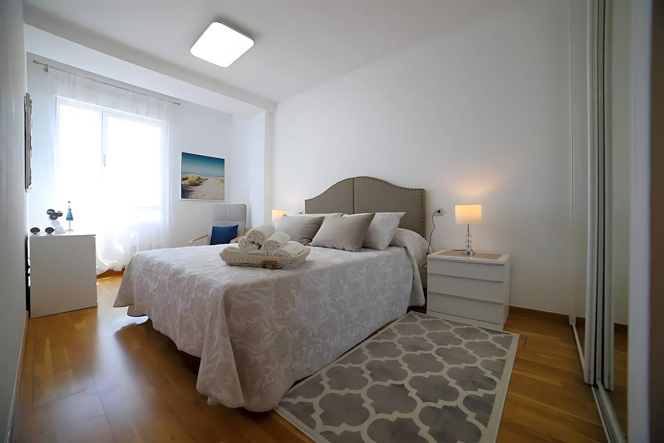 Apartamento inteiro, Apartamento 'Playa Arbeyal Garagem' com Wi-Fi in Playa de L'Arbeyal (Gijón), Gijón