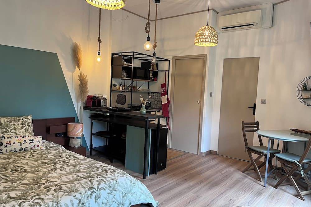 Apartamento entero, Charmant Studio en rez de Jardin Chaville in Chaville, Altos del Sena