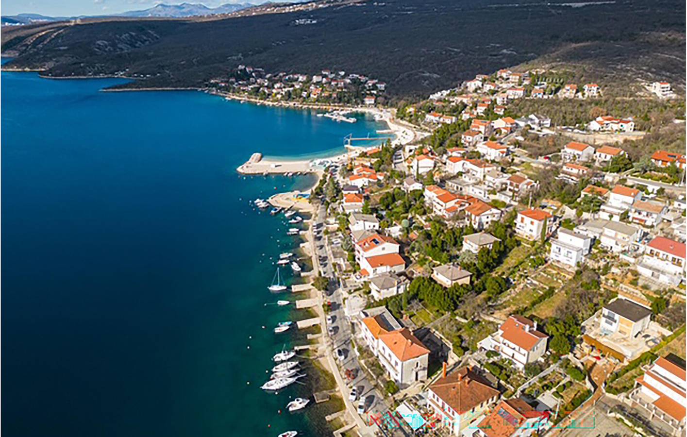 Ganze Ferienwohnung, Gemütliches Apartment mit Terrasse und Garten, 1,5 km zum Strand in Jadranovo, Primorje-Gorski Kotar