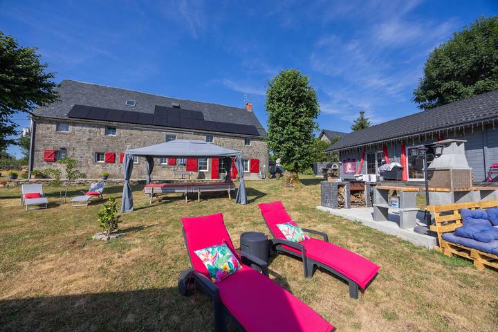 Guest Room 'Chambre Michaël': Mountain View, Shared Garden, Air Conditioning in Singles, Volcans d'Auvergne Regional Nature Park