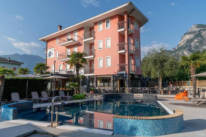 Hôtel pour 2 personnes, avec sauna et jacuzzi ainsi que terrasse et piscine