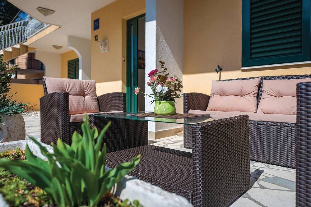 Entire apartment, Pet friendly apartment in Rogoznica with Wifi in Rogoznica, Šibenik-Knin