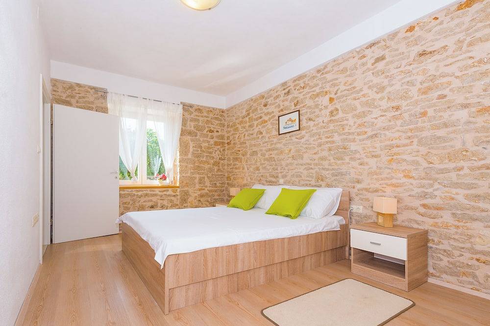 Ferienhaus Ana mit Pool in Krka Nationalpark - Šibenik-Knin County- Kroatien in Puljane, Dalmatinisches Zagora