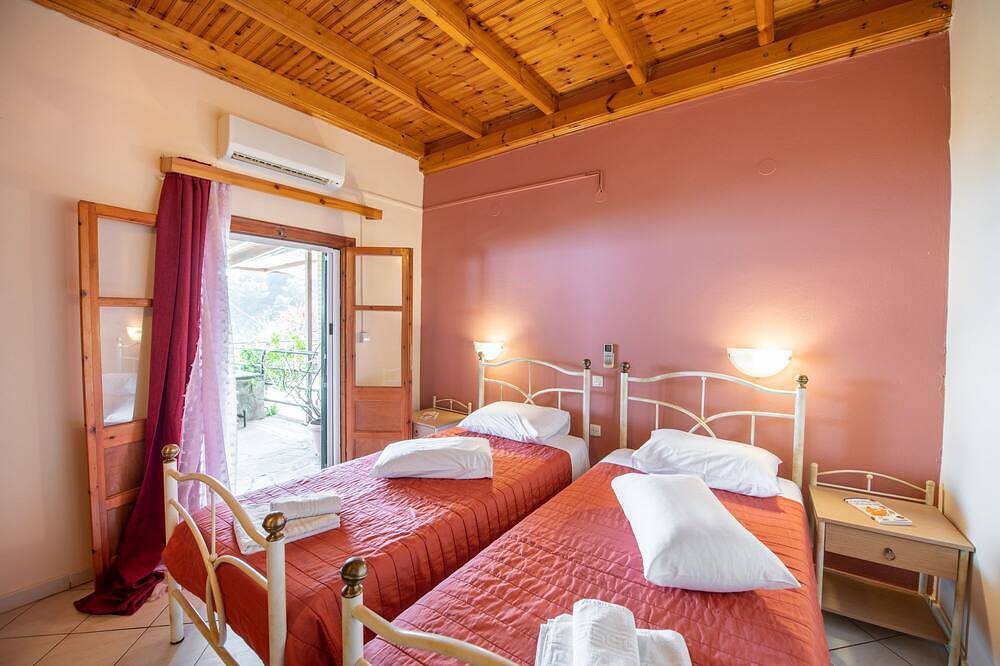 Ganze Wohnung, Rainbow apartment B, Pelekas beach, 40 meters from the sea in Pelekas, Griechenland