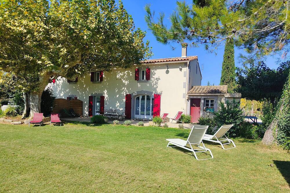 Gîte de charme en campagne entre St Rémy de Provence et Avignon in Eyragues, Région d'Arles