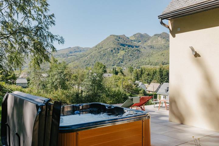 Gîte pour 8 personnes, avec jardin ainsi que jacuzzi et terrasse à Aucun - 3