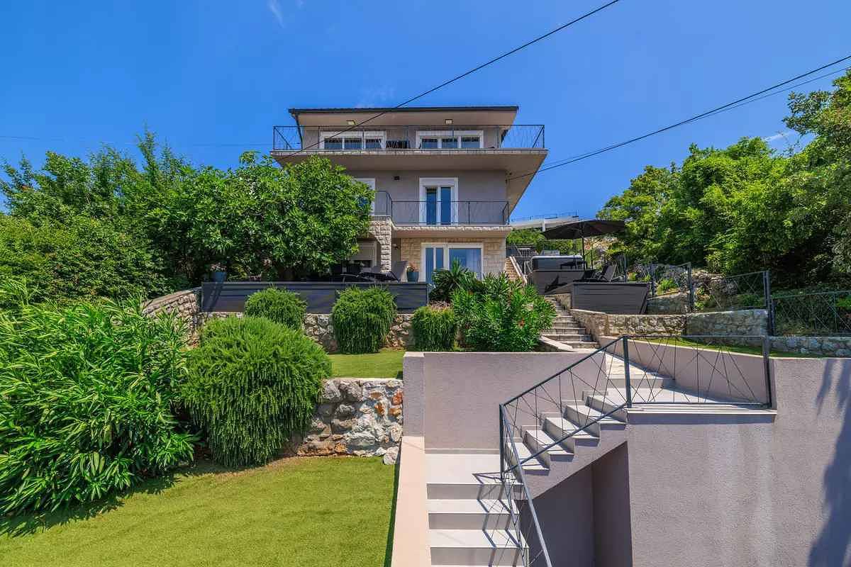 Hel ferieleilighet, Holiday apartment with sea view and balcony in Crikvenica, Primorje-Gorski Kotar