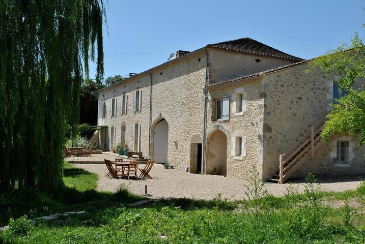 Gîte pour 2 personnes, avec jardin ainsi que piscine et vue, animaux acceptés à Saint-Quentin-de-Caplong