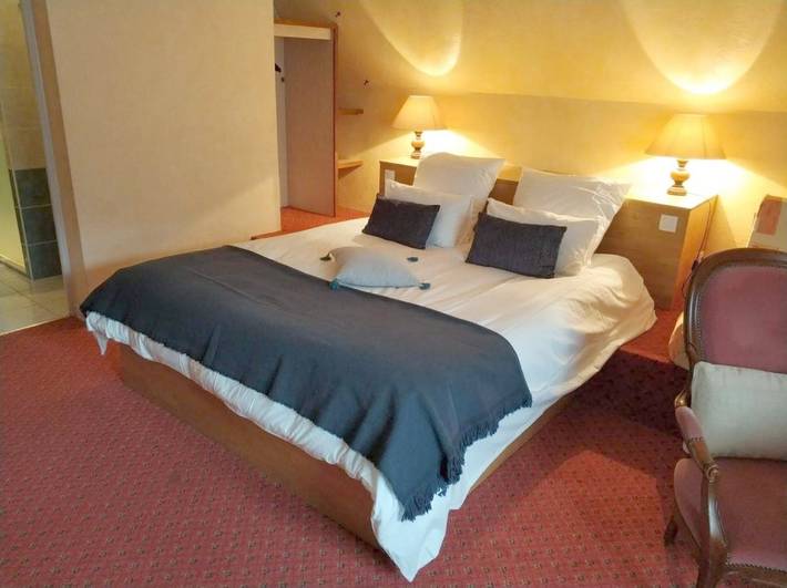 Hôtel pour 4 personnes, avec Terrasse ainsi que Jardin et Vue à Chalezeule - 2