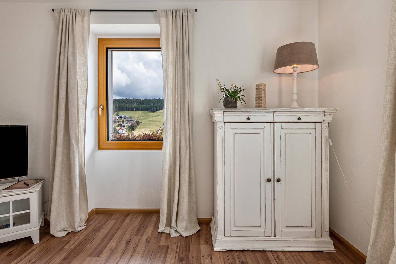Geheel appartement, Vakantie Appartement "Haus Bergruh Kuckucksnest" met Uitzicht op de Bergen, Gedeeld Terras & Wi-Fi in Todtnauberg, Todtnau