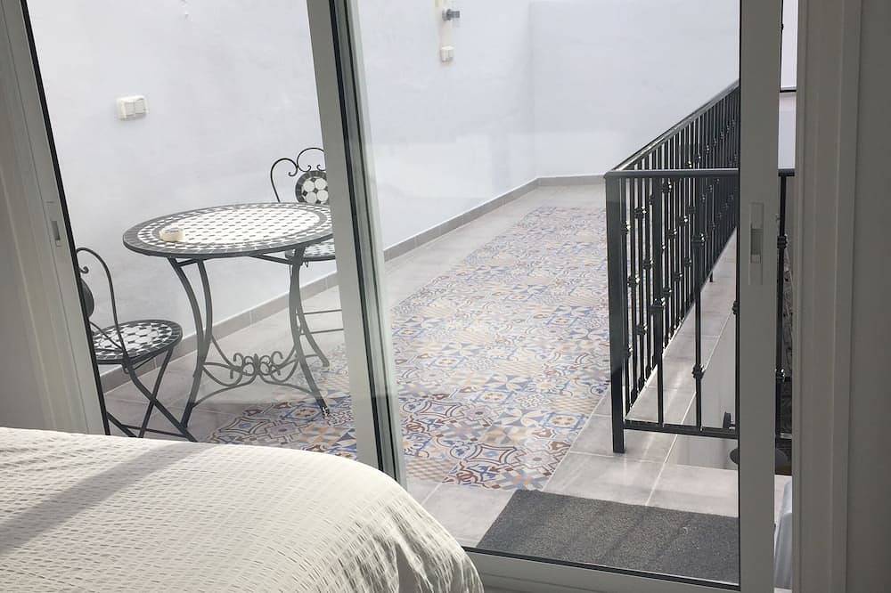 Typical white Andalusian house in the heart of Pueblo, with swimming pool and jacuzzi in Alhaurín el Grande, Málaga Province