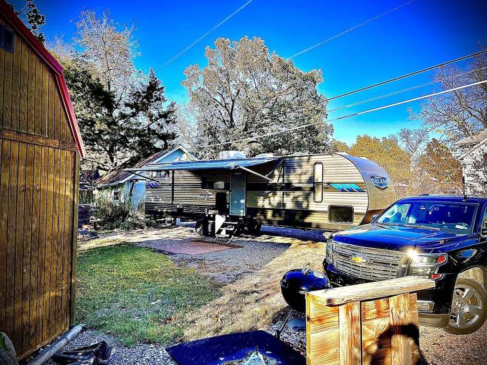 Mobile home for 10 people in Kansas