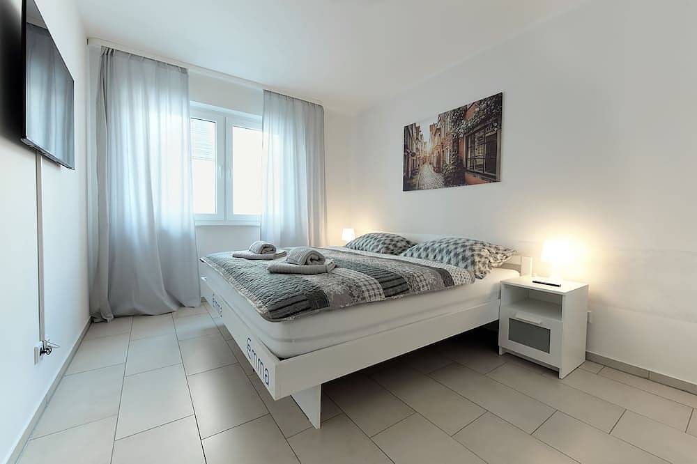 Ganze Wohnung, Modern Wohnen mit Smarttv, Parkplatz und Küche in Rehme, Bad Oeynhausen