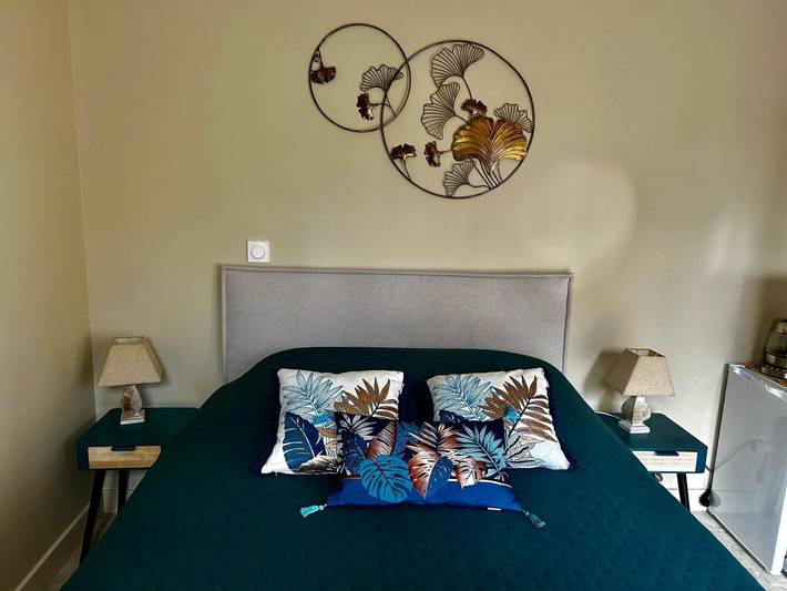 Chambre d’hôte pour 2 personnes, avec Terrasse ainsi que Jardin et Piscine à Six-Fours-les-Plages