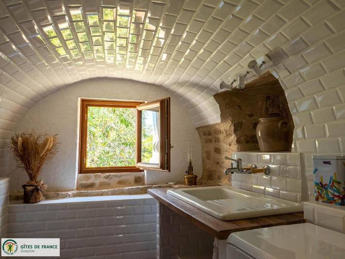 Location de vacances pour 7 personnes, avec vue ainsi que terrasse et jardin à Lugan - 3