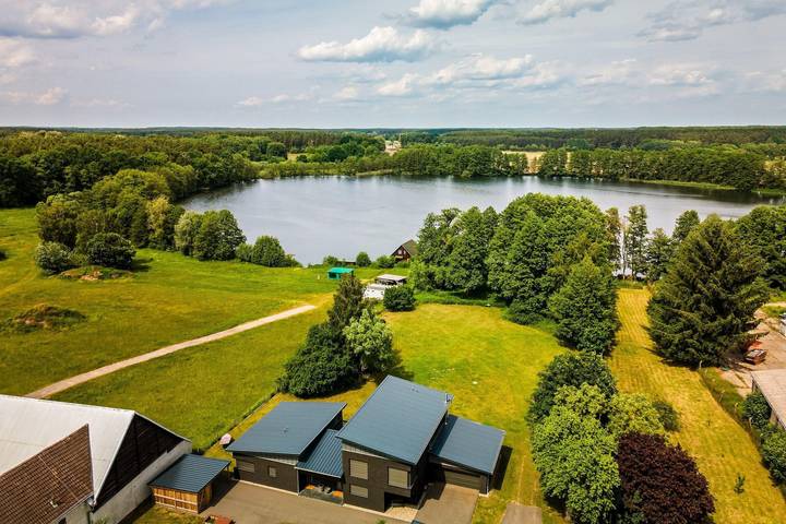 Ferienwohnung für 4 Personen, mit Terrasse und Garten sowie Seeblick
