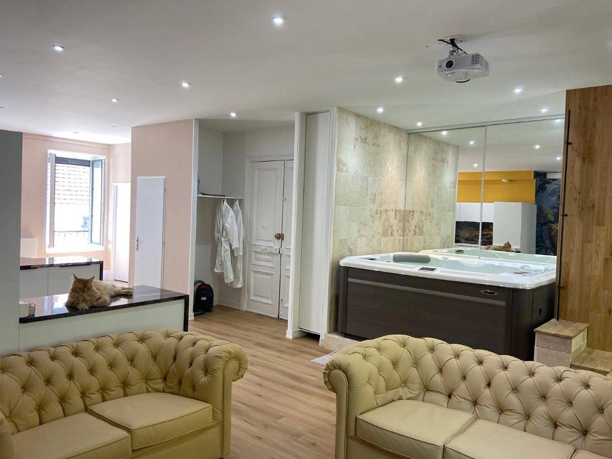 Appartement entier, Loft "Eden" jaccuzi prestations haut de gamme 92m2-2 chbres in Chamalières, Parc naturel régional des Volcans d'Auvergne
