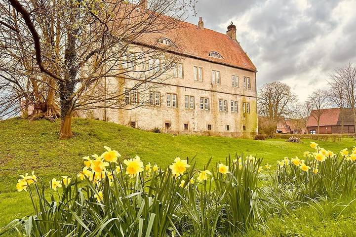Wohnung in mittelalterlicher Burg aus dem 14. Jahrhundert am Weserradweg in Petershagen, Kreis Minden-Lübbecke
