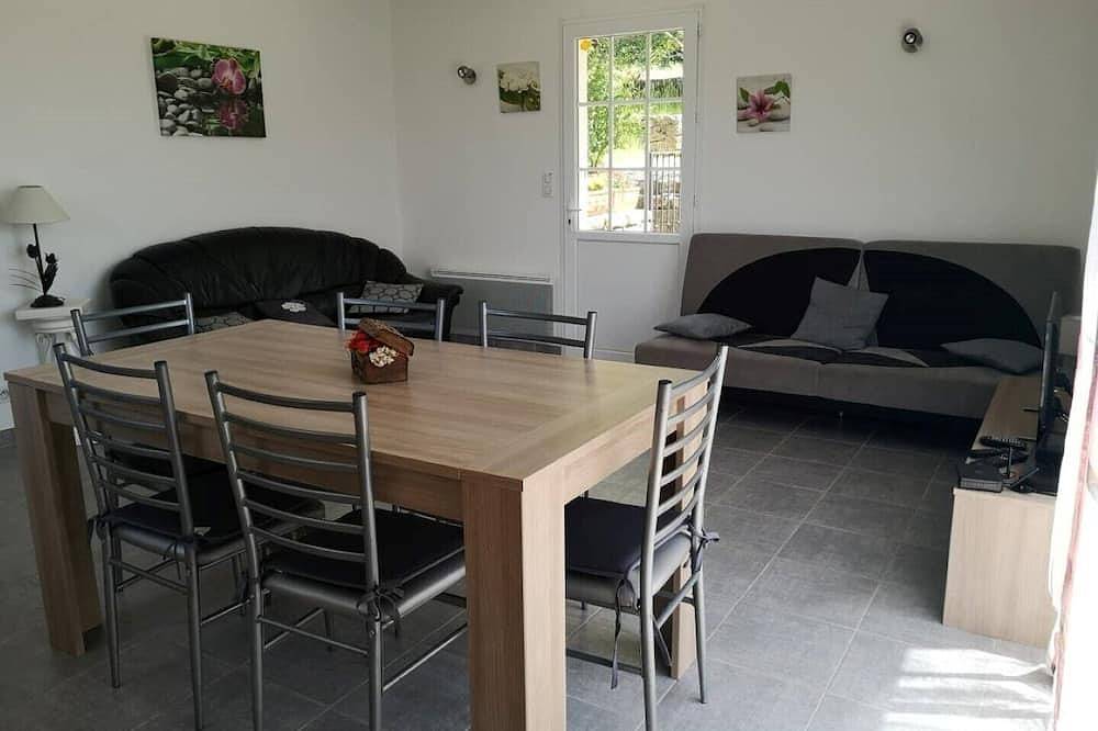 La Maison Charmante - Gite coquet pour 6 personnes avec salon de jardin in Générargues, Parc national des Cévennes