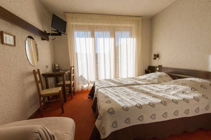 Hôtel pour 3 personnes, avec Balcon ainsi que Terrasse et Piscine