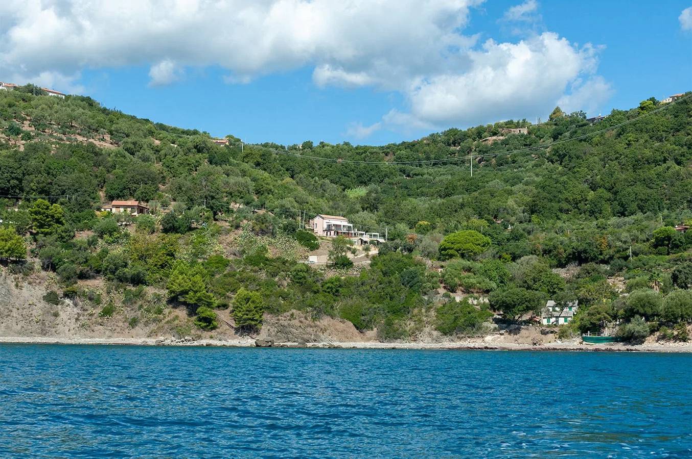 Appartamento intero, Appartamento 'Giallo' con Vista Mare, Wi-Fi e Aria Condizionata in Cilento Coast