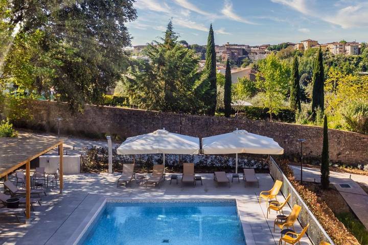 Appart’hôtel pour 2 personnes, avec Terrasse et Jardin ainsi que Piscine et Sauna