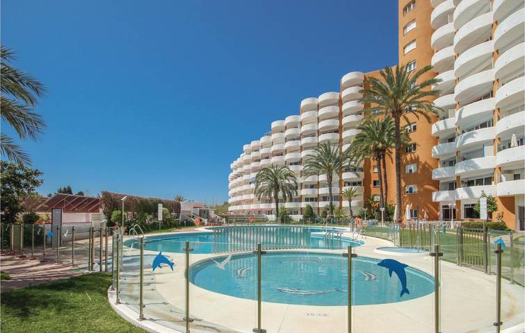 Ganze Ferienwohnung, Cooles Apartment am Pool in der Nähe von Playa 2km in Marbella Ost, Marbella
