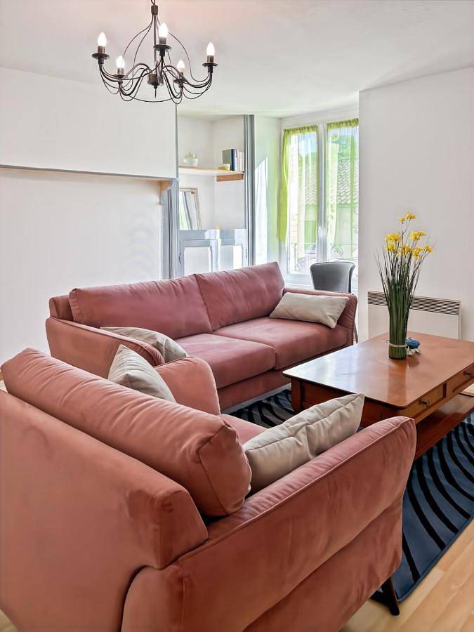 Appartement entier, Appart chaleureux - Village médiéval - Cantal in Laroquebrou, Région d'Aurillac