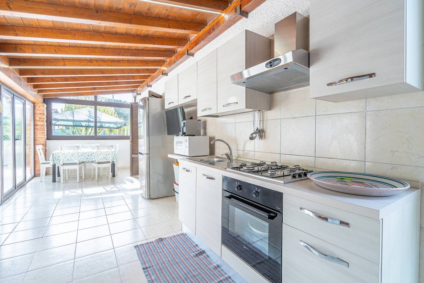 Apartamento entero, Apartamento 'La Gialla' con terraza privada, Wi-Fi y aire acondicionado in Siracusa, Provincia de Siracusa