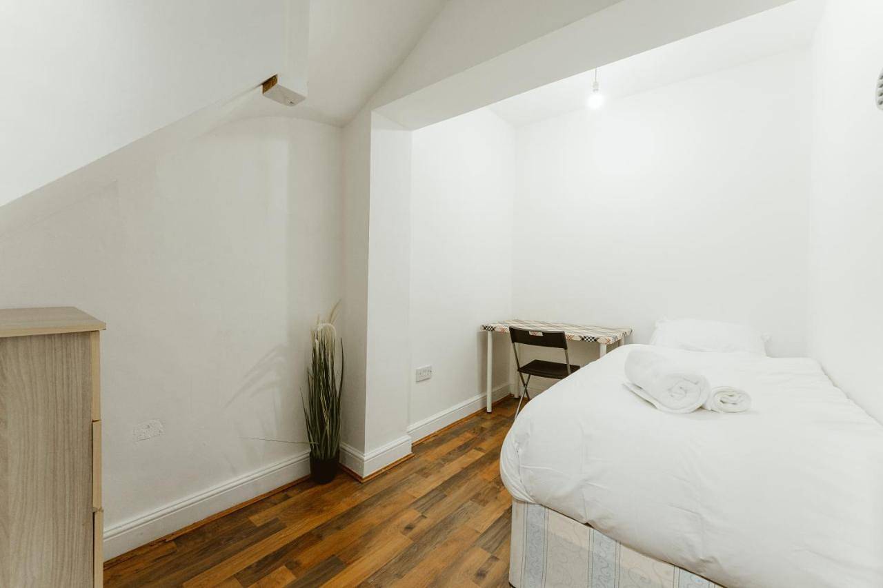 Upton Park Bedrooms 25 min to Central London in Newham, Londen