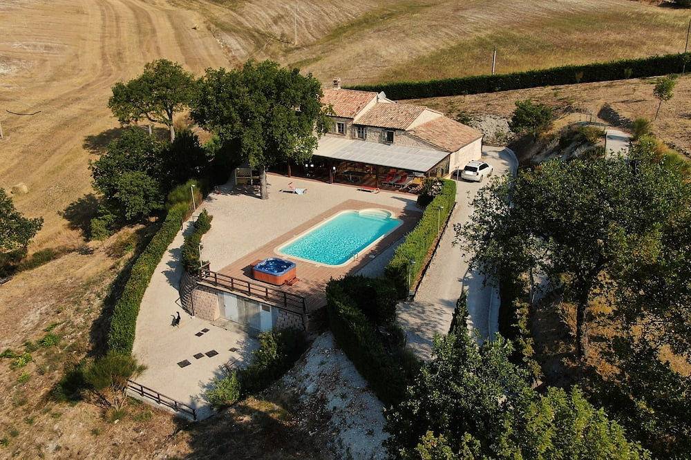 Villa private pool Jacuzzi in panoramic position. September special offers!  Book! in Fossombrone, Valle del Metauro