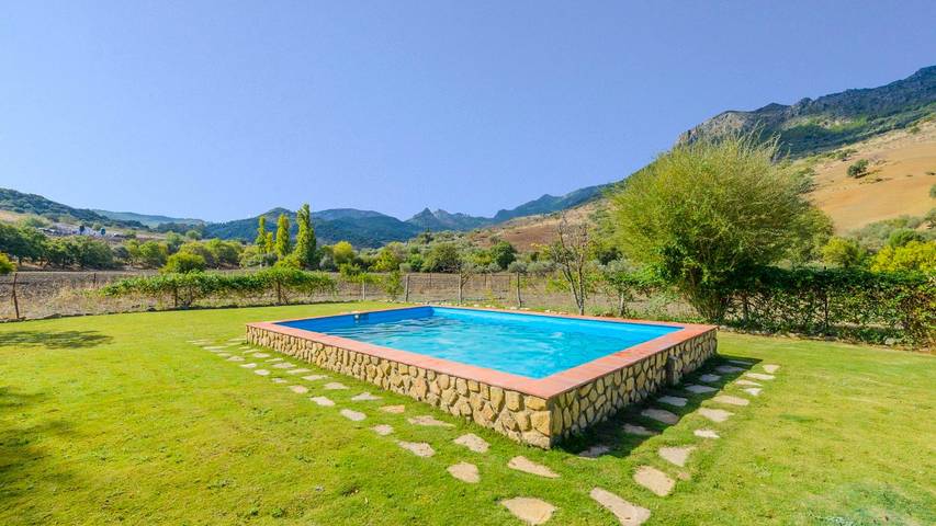 Casa rural para 13 personas, con balcón/terraza y piscina en Sierra de Grazalema - 2