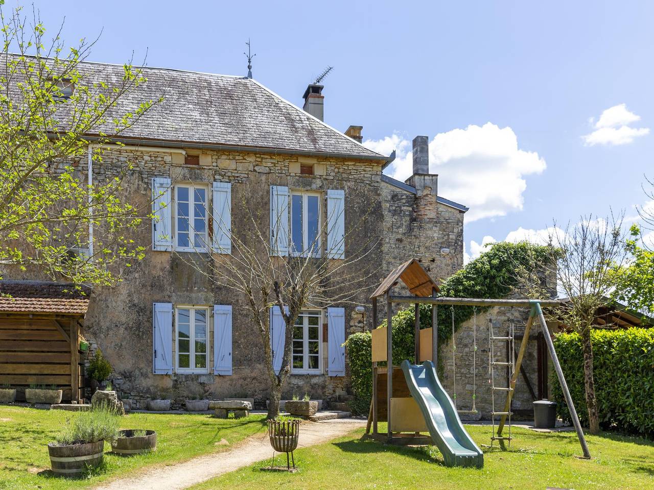 Belle maison de vacances avec piscine commune in Dégagnac, Lot
