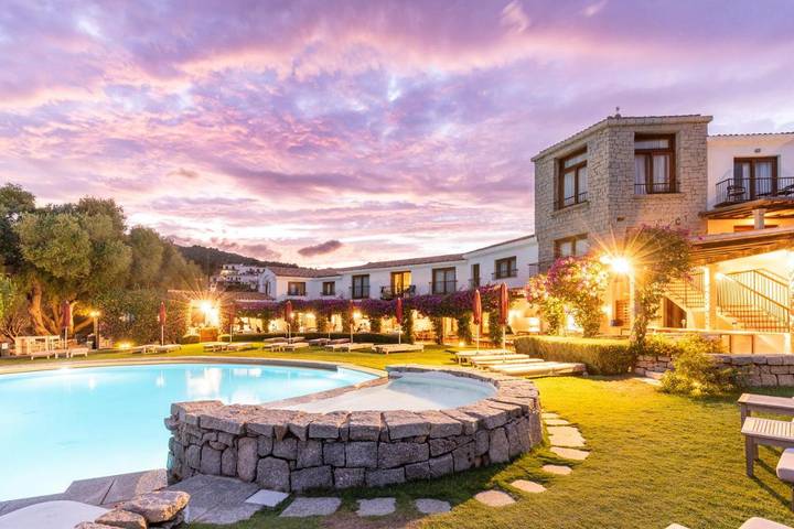 Hôtel pour 4 personnes, avec jardin ainsi que piscine et vue, animaux acceptés