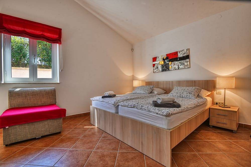 Moderne Villas mit Pool und tollen Meerblick,  1000 m vom Meer in Raša, Ostküste Istrien